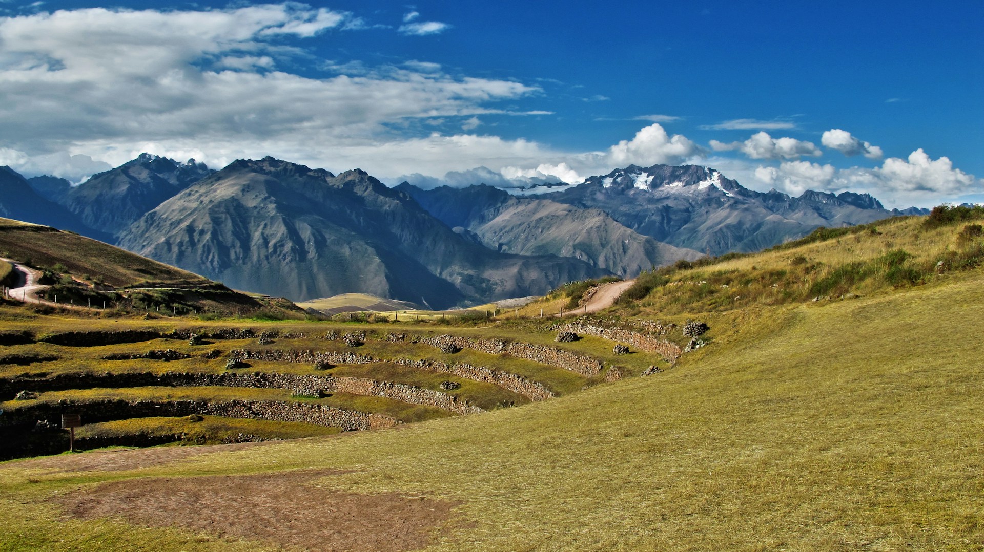 Sacred Valley of the Incas — Urubamba River valley at 2,800m with Andean peaks above, Cusco Peru
