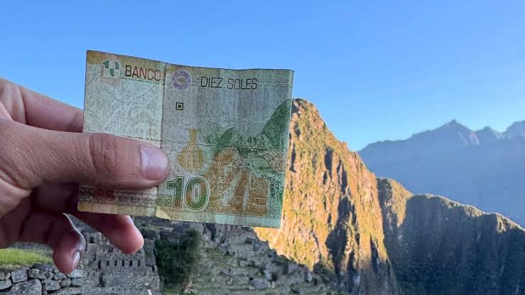 Peruvian Sol banknotes and coins — currency of Peru exchange rate guide 2026